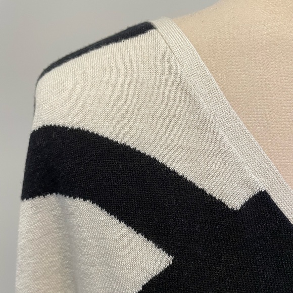 DKNY short sleeve silk and cashmere sweater size L - Picture 5 of 9